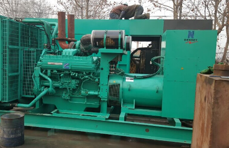 塔河发电机组如何判断水冷式机油散热器内部是否需要清洗？